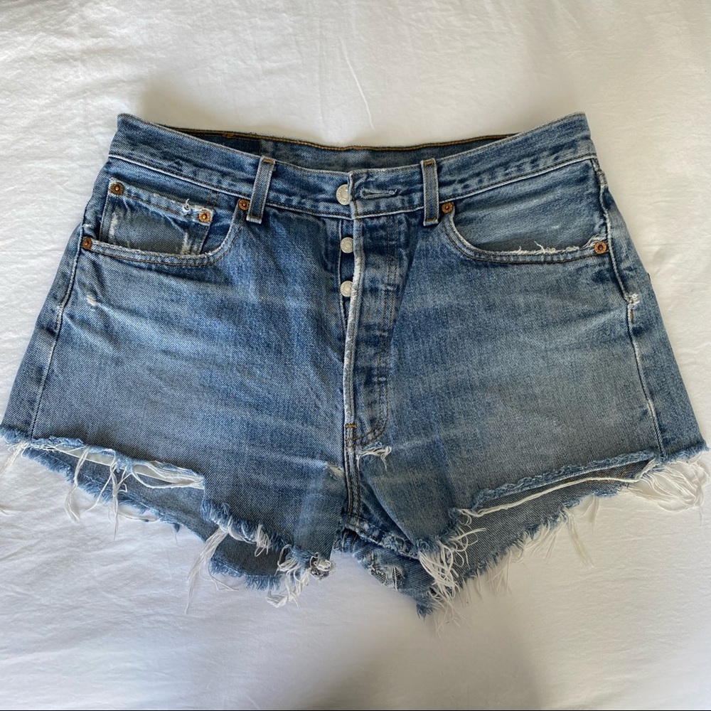 Levi’s Deconstructed Jean Short Distressed Medium